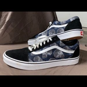 Vans special skull addition